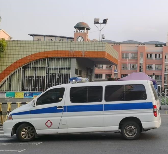 阳江镇救护车出租护送骨折病人一公里多少钱